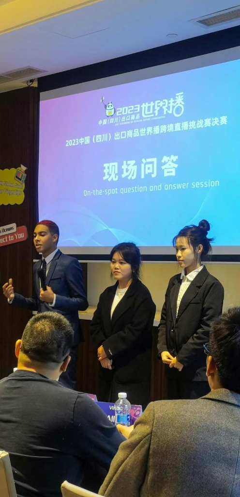 Murai speaking on stage at live stream competition